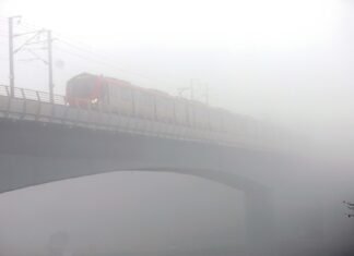 यूपी में बढ़ी गलन-कोहरा, मौसम विभाग ने कहा, हाड़ कंपाने वाली ठंड के लिए रहें तैयार लखनऊ में कोहरा