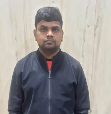 यूपीटेट की परीक्षा दिलाने के चक्कर में पकड़ा गया सॉल्वर गैंग का सदस्य, दो-दो लाख में लिया था ठेका, मोबाइल खराब होने पर फेल हुआ प्लान सॉल्वर गैंग