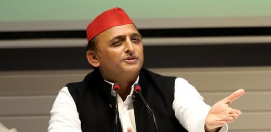 यूपी में अब सांड़ रक्षा पुलिस भी होनी चाहिए, अखिलेश ने दी योगी सरकार को सलाह अखिलेश यादव