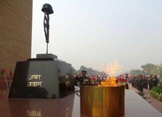 इंडिया गेट पर अमर जवान ज्योति बुझाने के फैसले पर राहुल का नरेंद्र मोदी पर निशाना, “कुछ लोग नहीं समझ सकते देश प्रेम व बलिदान” अमर जवान ज्योति