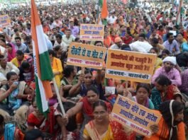 नाराज चल रहे शिक्षामित्र, अनुदेशक व आंगनबाड़ी कार्यकर्ताओं की चुनाव में नहीं लगेगी ड्यूटी, योगी सरकार के प्रस्ताव पर आयोग की मुहर शिक्षामित्र अनुदेशक चुनाव ड्यूटी