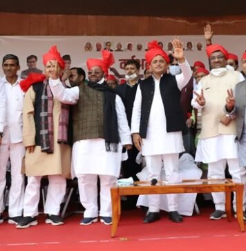 आधा दर्जन विधायकों के साथ सपा में शामिल होकर स्वामी प्रसाद मौर्या ने लिया भाजपा को उखाड़ फेकने का संकल्प, बोले, अब होगा 85-15 का मुकाबला स्वामी प्रसाद मौर्या