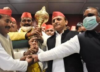 दारा सिंह चौहान को सपा में शामिल कर अखिलेश का ऐलान, सत्ता में आते ही जातीय जनगणना करा सभी को दिलाएंगे हक दारा सिंह चौहान