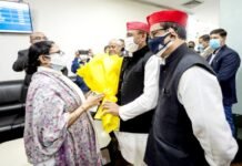 लखनऊ पहुंचीं ममता बनर्जी