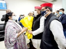 लखनऊ पहुंचीं ममता बनर्जी