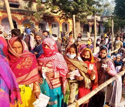 #UPElection: दूसरे चरण में भी यूपी के मतदाता हुए फर्स्ट क्लास पास, जानें नौ जिलों में कहां हुई कितनी वोटिंग दूसरे चरण