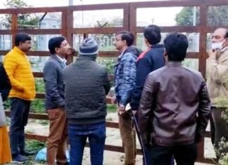 एलडीए अपर सचिव के आश्वासन पर मतदान को राजी हुए अपार्टमेंट के आवंटी, सड़क को प्लॉट की तरह बेचने के विरोध में शुरू किया था प्रदर्शन अपार्टमेंट के आवंटी