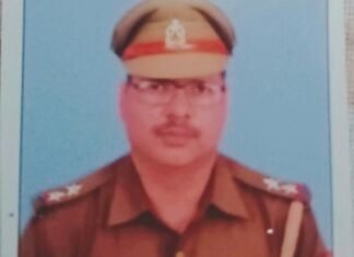 फतेहपुर कोतवाली परिसर में फंदे से लटकती मिली दारोगा की लाश, मचा हड़कंप दारोगा की लाश