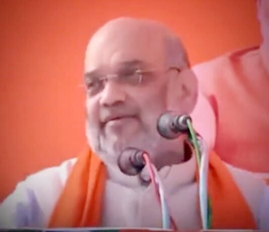 अमित शाह का हमला, अखिलेश को चश्में के एक शीशे से धर्म तो दूसरे से दिखाई देती है जाति अमित शाह