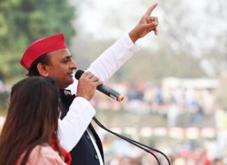 मंच से बोले अखिलेश, सपा सरकार में करेंगे शिक्षामित्रों को समायोजित, बीएड, TET, अनुदेशक व 69 हजार शिक्षक भर्ती के लिए भी किया बड़ा ऐलान शिक्षामित्रों को समायोजित