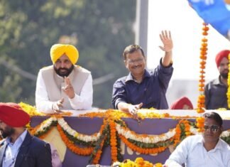 रोड शो में बोले केजरीवाल, अब बनेगी ईमानदार सरकार, पंजाब का एक-एक बच्चा बनेगा CM आप का रोड शो