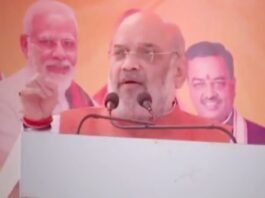 मंच से गृह मंत्री अमित शाह का सपा पर हमला, अखिलेश सरकार में आजमगढ़ में खुली जीप में AK-47 लेकर घूमते थे गुंडे-माफिया खुली जीप में एके-47