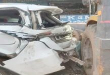 ट्रैक्टर से टकराई केशव मौर्या के बेटे की कार, बाल-बाल बचे रोड एक्सिडेंट