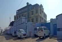 अखिलेश के करीबी व्यापारी की फैक्ट्री पर इनकम टैक्स की छापेमारी इनकम टैक्स की छापेमारी
