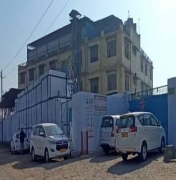अखिलेश के करीबी व्यापारी की फैक्ट्री पर इनकम टैक्स की छापेमारी इनकम टैक्स की छापेमारी