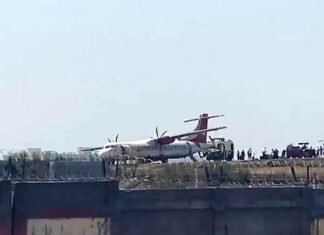 जबलपुर में लैंडिंग के दौरान यात्रियों से भरी एयर इंडिया की फ्लाइट अनियंत्रित हो, रनवे से हुई बाहर एयर इंडिया की फ्लाइट