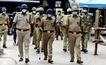 पुलिसकर्मियों की छुट्टी
