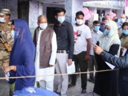 नौ जिलों में वोटिंग