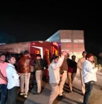 कानपुर-इटावा हाइवे पर भीषण हादसा, अनियंत्रित होकर पलटी बस, 25 यात्री घायल कानपुर इटावा हाईवे