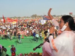 काले झंड़े दिखाने पर वाराणसी की जनसभा में बोलीं ममता बनर्जी, ‘कायर नहीं योद्धा हूं मैं’ मै योद्धा हूं