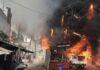 अमीनाबाद में लगी आग