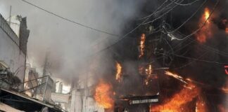 अमीनाबाद में लगी आग