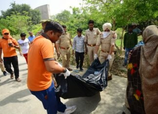 फोन पर बात करते-करते युवती ने गोमती नदी में कूदकर दी जान गोमती नदी
