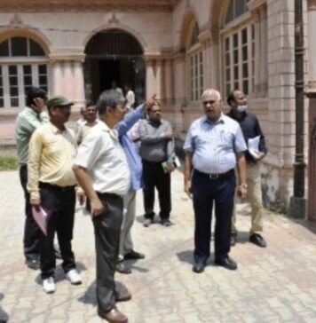 मुख्य सचिव ने स्मारक गुलिस्ताने इरम, विलास कोठी का किया निरीक्षण स्मारक गुलिस्ताने इरम
