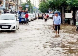 भारी बारिश