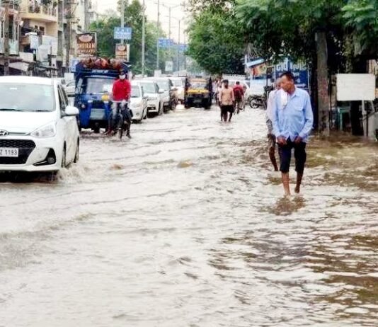 भारी बारिश