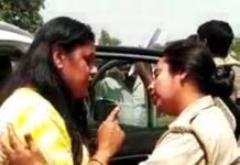 नशे में कार चलाने व हंगामा करने के मामले में उपश्रमायुक्त रचना केसरवानी निलंबित, Video वायरल होने के बाद आईं थी चर्चा में रचना केसरवानी