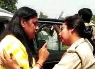 नशे में कार चलाने व हंगामा करने के मामले में उपश्रमायुक्त रचना केसरवानी निलंबित, Video वायरल होने के बाद आईं थी चर्चा में रचना केसरवानी