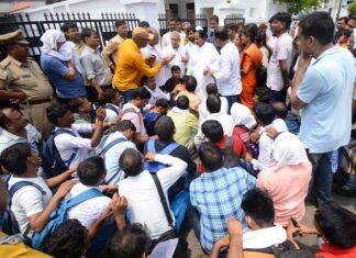अभ्यर्थियों का प्रदर्शन