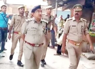 बम से उड़ाने की धमकी