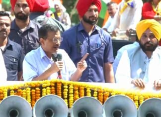 केजरीवाल का रोड शो