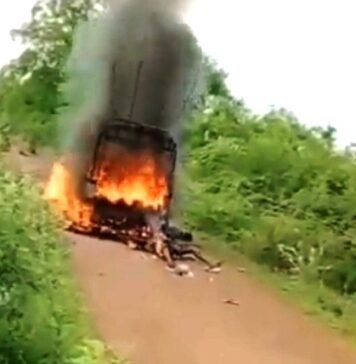 हाईटेंशन तार की चपेट में आया सवारी लेकर जा रहा ऑटो, आठ लोगों की जिंदा जलकर दर्दनाक मौत ऑटो में लगी आग
