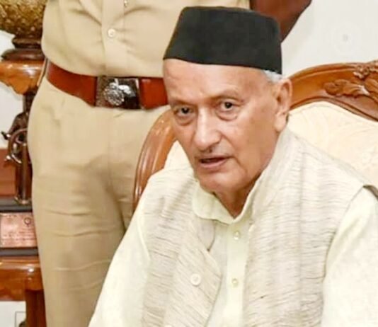 महाराष्ट्र संकट के बीच बढ़ी उद्धव सरकार की मुश्किलें, राज्यपाल ने मांगी प्रस्तावों पर सफाई उद्धव सरकार