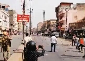 PM मोदी-राष्ट्रपति दौरे के बीच BJP प्रवक्ता के बयान के विरोध में कानपुर में दुकान बंद करा रहे एक समुदाय की दूसरे से भिड़त, चलें पत्थर, गोली व बम, 18 गिरफ्तार कानपुर में बवाल