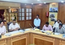 पहली समीक्षा बैठक में LDA VC इंद्रमणि त्रिपाठी की अफसर-कर्मियों को चेतावनी, तीन दिन से ज्यादा फाइल रोकने पर होगी कार्रवाई, आवंटियों को तीसरा चक्कर लगवाने वालों की भी खैर नहीं LDA VC Indramani Tripathi