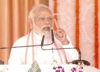 वाराणसी में प्रधानमंत्री मोदी