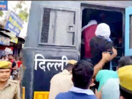 फैक्ट चेकर