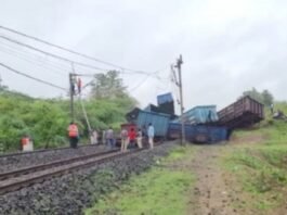 मालगाड़ी पटरी से उतरी