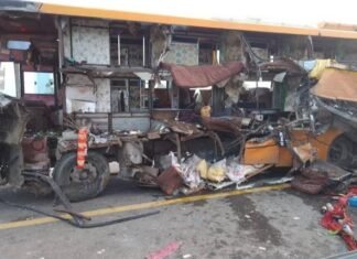 बाराबंकी: पूर्वांचल एक्सप्रेस-वे पर खड़ी बस से टकराई यात्रियों से भरी डबल डेकर, आठ की मौत, 35 घायल