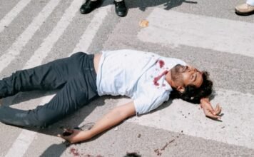 यूपी: पुलिस कस्टडी में पेशी पर आए युवक को बदमाशों ने कोर्ट के बाहर फिल्मी स्टाइल में गोलियों से भूना, दिनदहाड़े हुई हत्या से दहले लोग फिल्मी स्टाइल में कोर्ट के बाहर हत्या