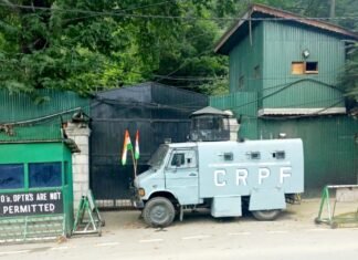 पूर्व मुख्यमंत्री महबूबा मुफ्ती फिर नजरबंद, घर के बाहर खड़ी CRPF की गाड़ी व गेट पर लगाए ताले घर में नजरबंद