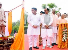 कल्याण सिंह की प्रतिमा