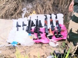 पंजाब: भारत-पाक बॉर्डर पर BSF को मिला हथियारों का जखीरा, तस्करी का अंदेशा हथियार बरामद