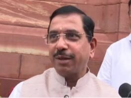 लोकतंत्र की हत्या के सवाल पर केंद्रीय मंत्री प्रह्लाद जोशी ने राहुल को बताया नकली गांधी प्रह्लाद जोशी