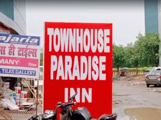 ओयो होटल में युवती