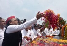 अखिलेश का आरोप तिरंगा यात्रा के बहाने दंगा भी करवा सकती है भाजपा, सतर्क रहें तिरंगा यात्रा